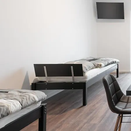 Monteurzimmer Pankow Mit Dachterrasse - Nur 10 Min. Von Der A10 - 3 Zimmer/ 7 Betten Pensionat *