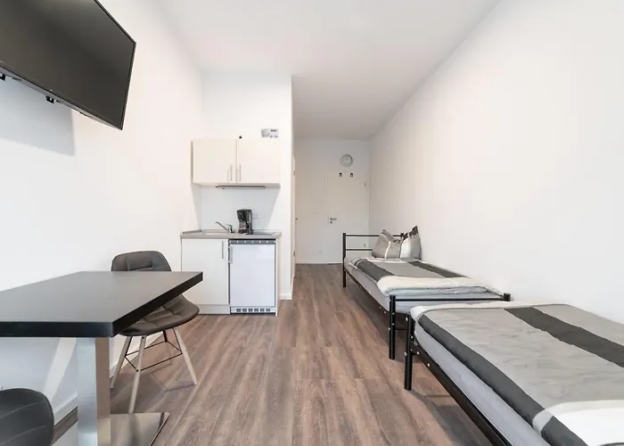 Monteurzimmer Pankow Mit Dachterrasse - Nur 10 Min. Von Der A10 - 3 Zimmer/ 7 Betten 3*