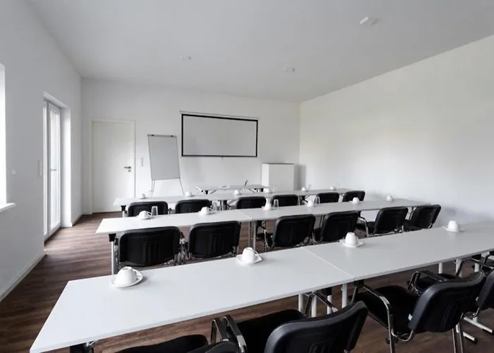 Monteurzimmer Pankow Mit Dachterrasse - Nur 10 Min. Von Der A10 - 3 Zimmer/ 7 Betten Konukevi 3*