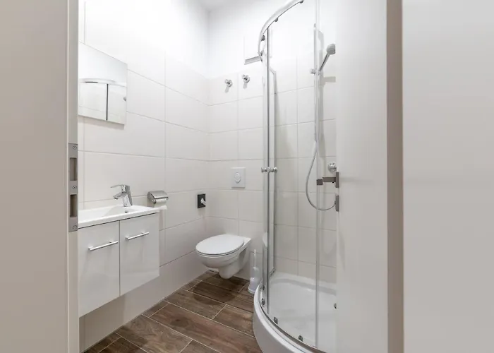 Monteurzimmer Pankow Mit Dachterrasse - Nur 10 Min. Von Der A10 - 3 Zimmer/ 7 Betten Penzion