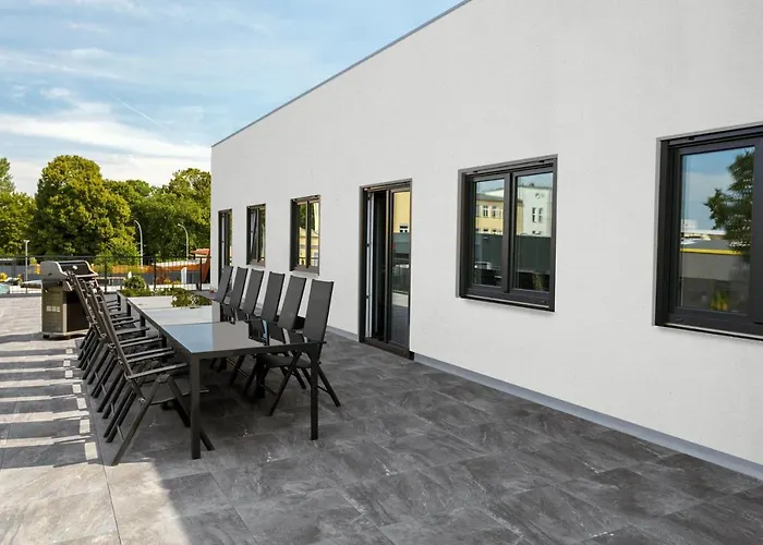 Monteurzimmer Pankow Mit Dachterrasse - Nur 10 Min. Von Der A10 - 3 Zimmer/ 7 Betten Pensionat